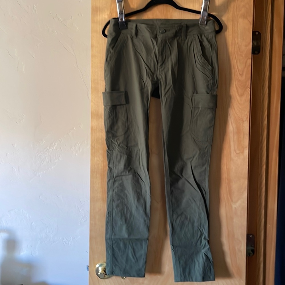 Women’s Marmot size 8 Skinny Cargo pants